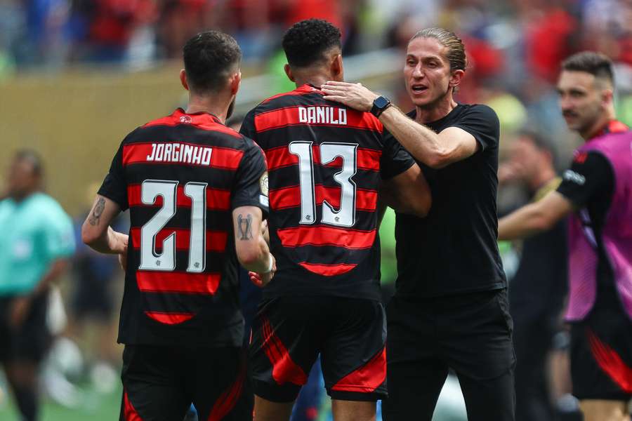 Danilo, Jorginho e Filipe Luís têm larga experiência no futebol europeu Danilo, Jorginho e Filipe Luís têm larga experiência no futebol europeu