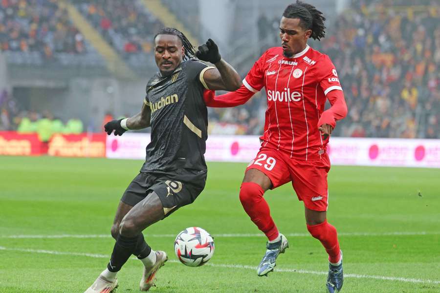 M'Bala Zola a pris le meilleur sur Enzo Tchato