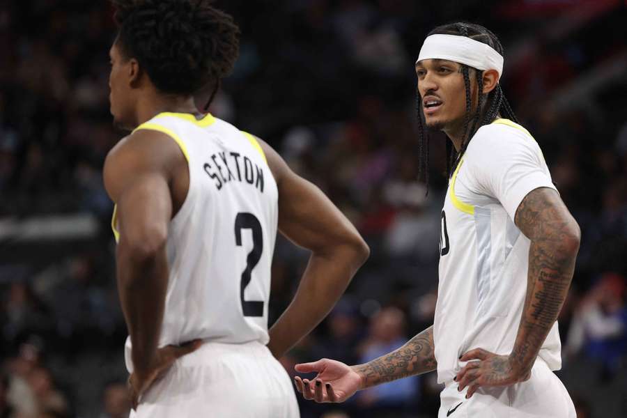 Jordan Clarkson looking at a ref with a confused face in a 144-107 loss to the Los Angeles Clippers