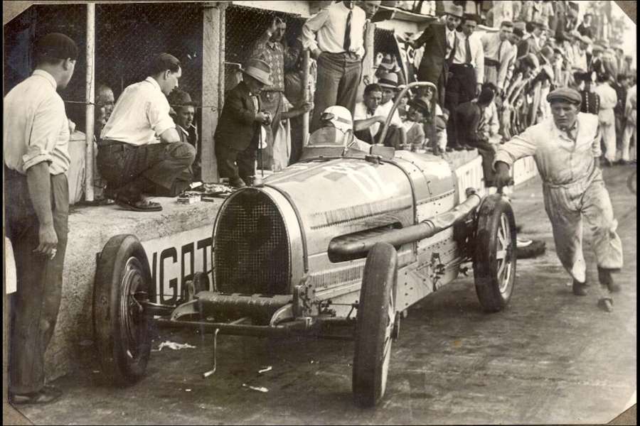 Der Gran Premio d'Italia fand 1922 statt – schon damals waren die Tifosi ganz nah am Streckenrand dabei.