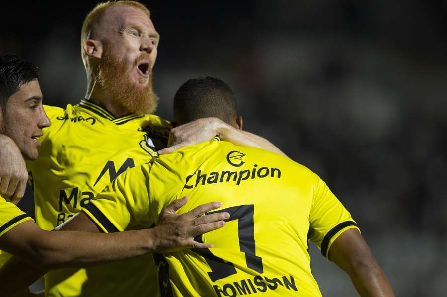 Com 3 assistências de Romisson, São Bernardo vence Operário fora de casa na Série B Com 3 assistências de Romisson, São Bernardo vence Operário fora de casa na Série B