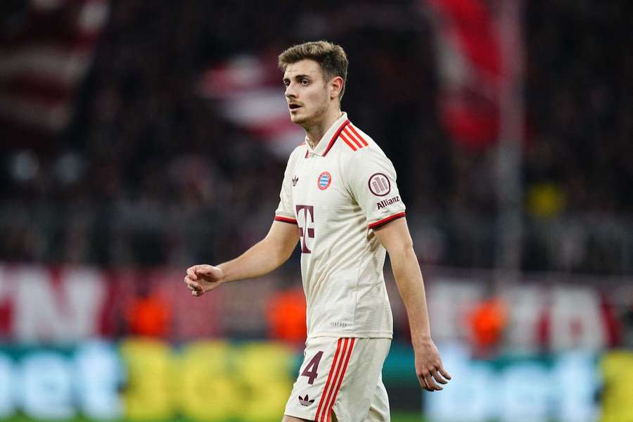 Josip Stanisic hatte im vergangenen Jahr mit Bayer Leverkusen die deutsche Meisterschaft gewonnen.