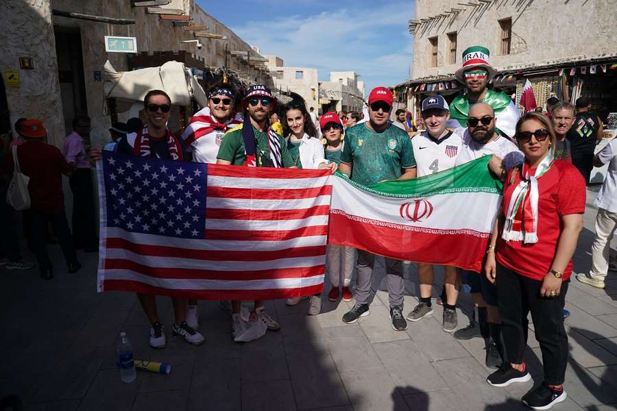 Des supporter américains et iraniens ce mardi 29 novembre à Doha.