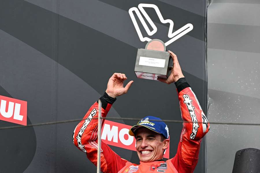 Marc Márquez celebrando su victoria en el Mundial