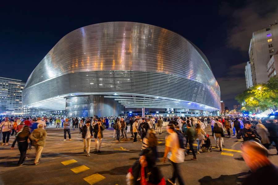 Exterior shot of the Bernabeu on another matchday 