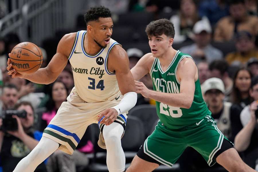 Hugo defiende a Giannis Hugo defiende a Giannis