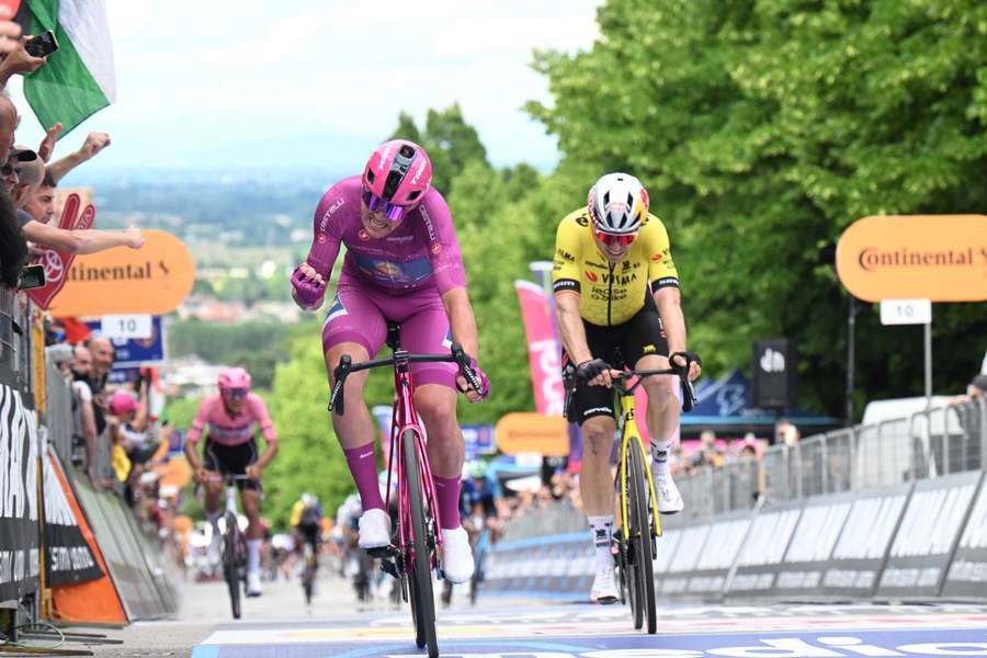 Mads Pedersen continua a dominar nas chegadas ao sprint da Volta a Itália