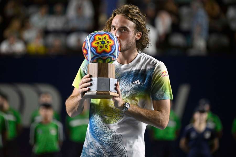 Tsitsipas célèbre sa victoire à Los Cabos 