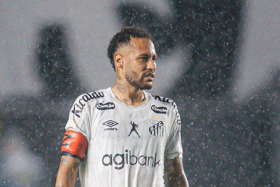 Neymar foi expulso diante do Bahia