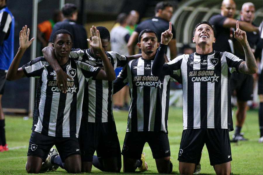 Botafogo estreou na Copinha com vitória sobre o Fast Clube por 2 a 1