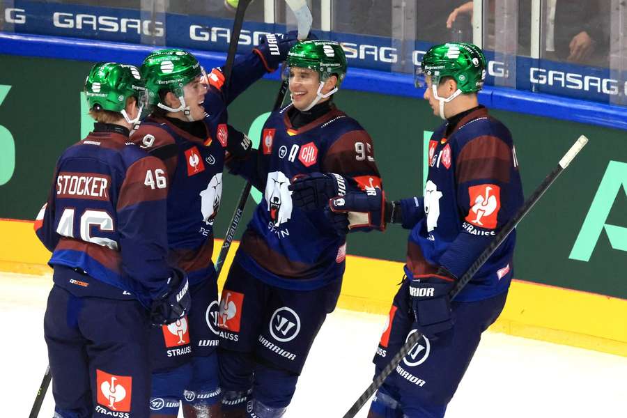 Die Eisbären beenden die Ligaphase mit einem Sieg. Die Eisbären beenden die Ligaphase mit einem Sieg.