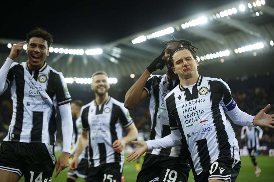 Florian Thauvin esulta dopo il rigore realizzato contro il Parma