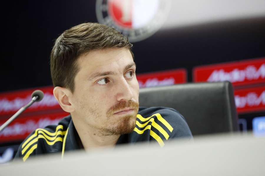 Mert Hakan Yandas, meia do Fenerbahçe, foi acusado de fazer apostas por terceiros Mert Hakan Yandas, meia do Fenerbahçe, foi acusado de fazer apostas por terceiros