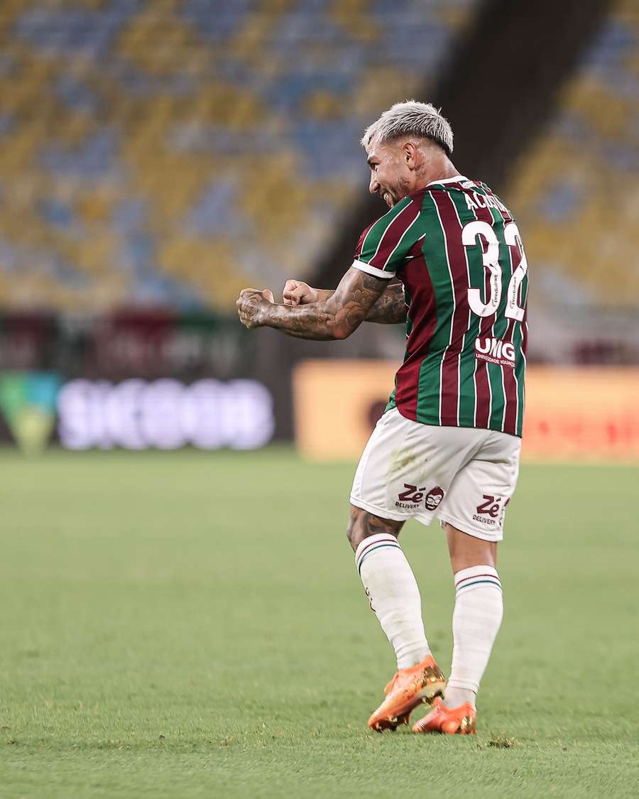 Lucho Acosta fez o gol que sacramentou a vitória do Tricolor no Maracanã Lucho Acosta fez o gol que sacramentou a vitória do Tricolor no Maracanã