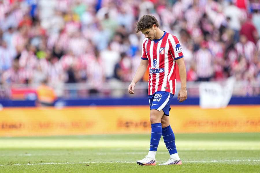 Julián Álvarez, cu capul plecat în meciul cu Villarreal Julián Álvarez, cu capul plecat în meciul cu Villarreal