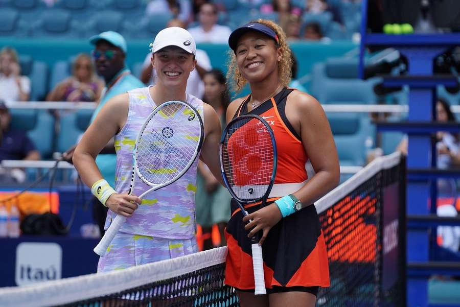 Ozdobou čtvrtého dne na Roland Garros bude souboj Igy Šwiatekové a Naomi Ósakaové.