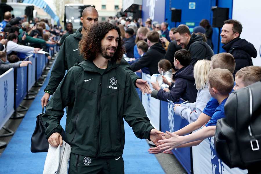 Cucurella by ťažko odmietal Barcelonu, no v Chelsea je šťastný.
