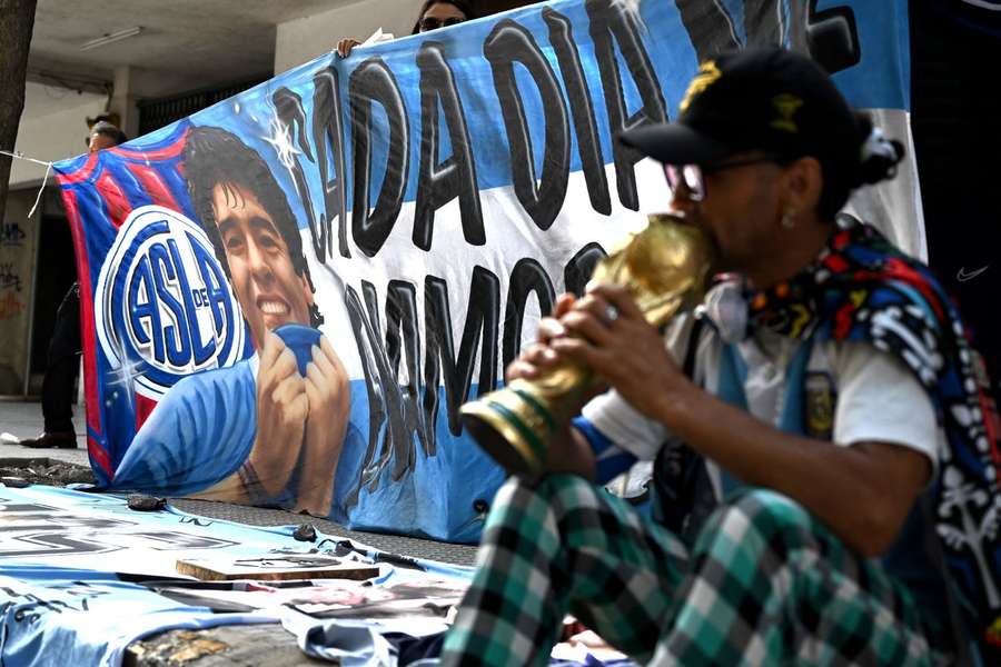 Julgamento devido à morte de Maradona continua