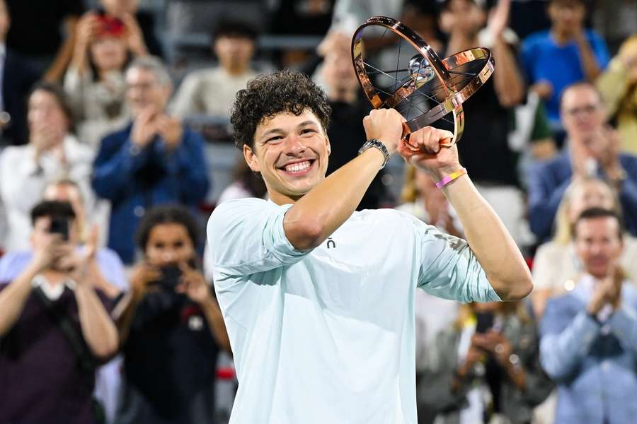 Ben Shelton obhájil titul na Masters v Kanadě. Ben Shelton obhájil titul na Masters v Kanadě.