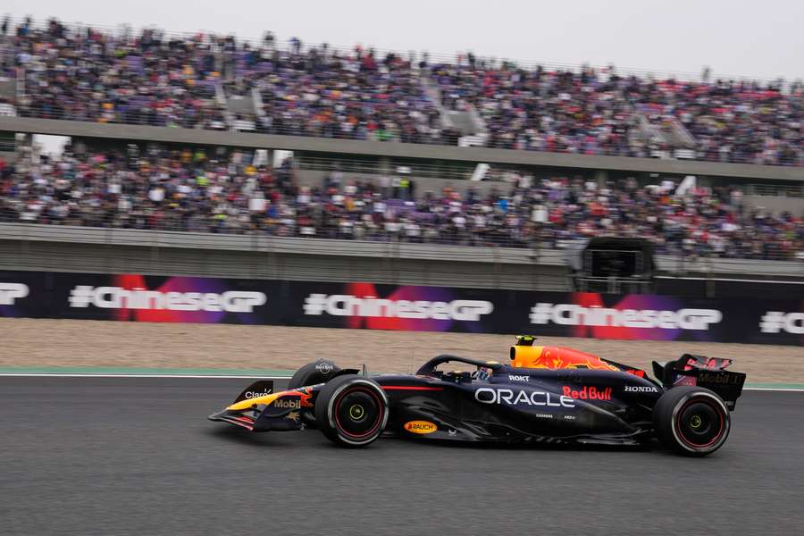 Max Verstappen nedal v Číne svojim konkurentom žiadnu šancu.