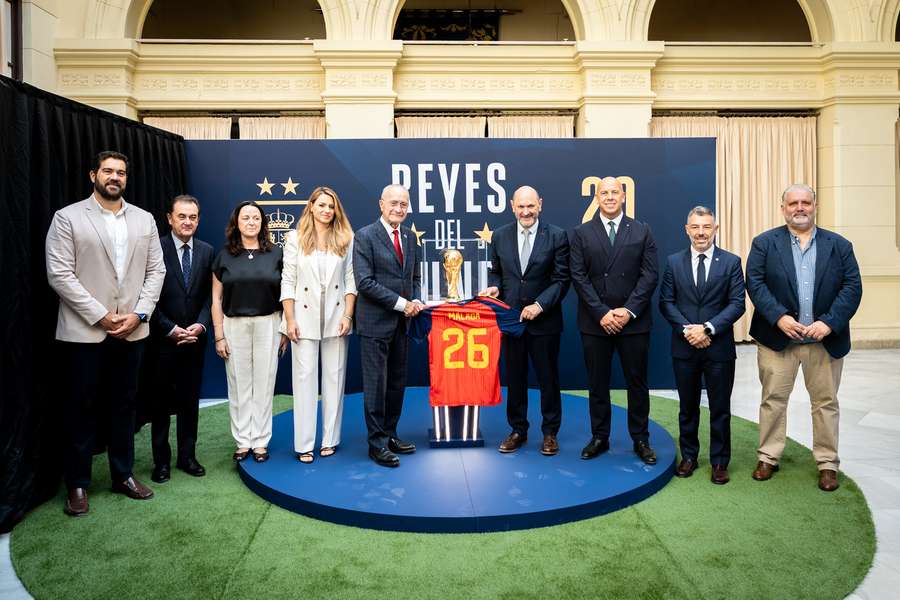Louzán, en la presentación en Málaga de la exposición 'Reyes del Mundo' Louzán, en la presentación en Málaga de la exposición 'Reyes del Mundo'