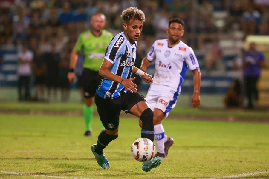 Gols da vitória gremista vieram somente no segundo tempo