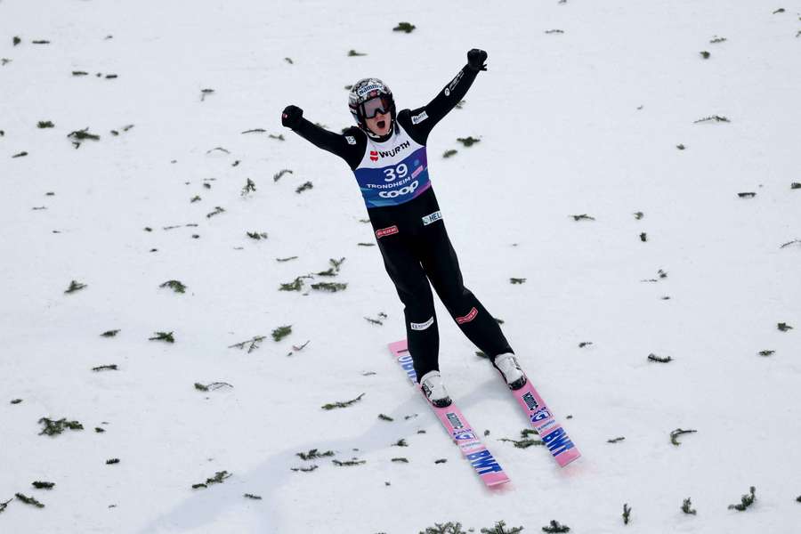 Marius Lindvik steht im Zentrum eines Manipulationsskandals im Skispringen.