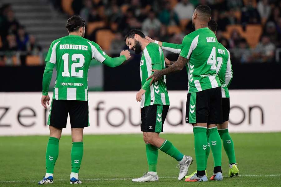 Isco se retira lesionado Isco se retira lesionado