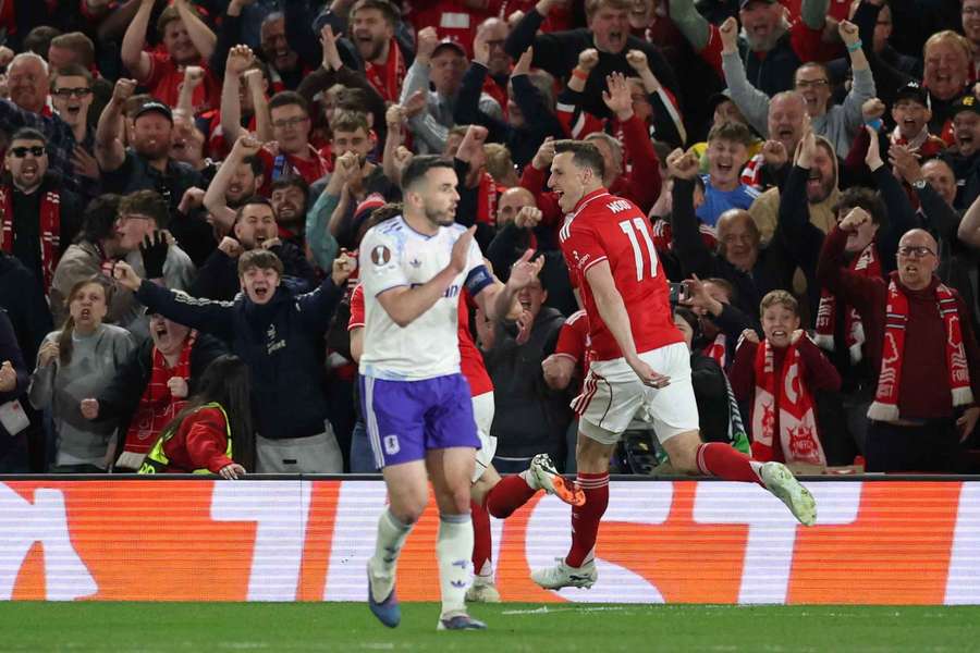 Chris Wood fez o golo da vitória de grande penalidade