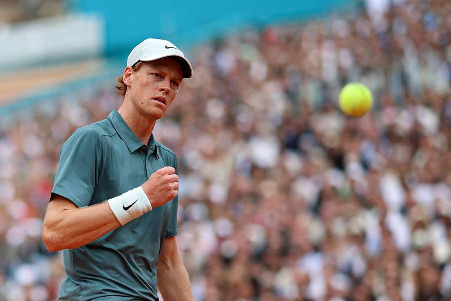 Jannik Sinner holte einen glatten Sieg gegen Alcaraz.