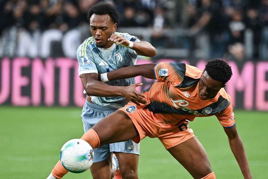 Juventus e Atalanta fazem duelo pela Serie A em Turim