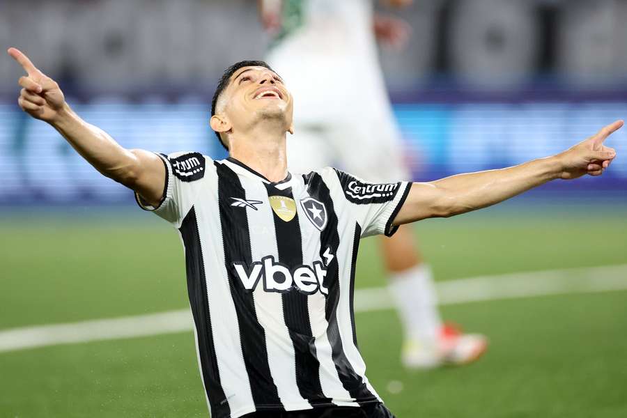 O agradecimento de Savarino aos céus O agradecimento de Savarino aos céus