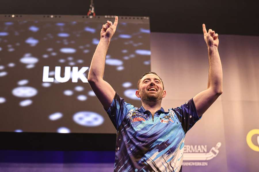 Luke Humphries feiert.