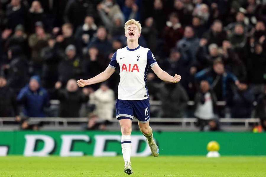 Tomasson: Bergvall development at Spurs just incredible 