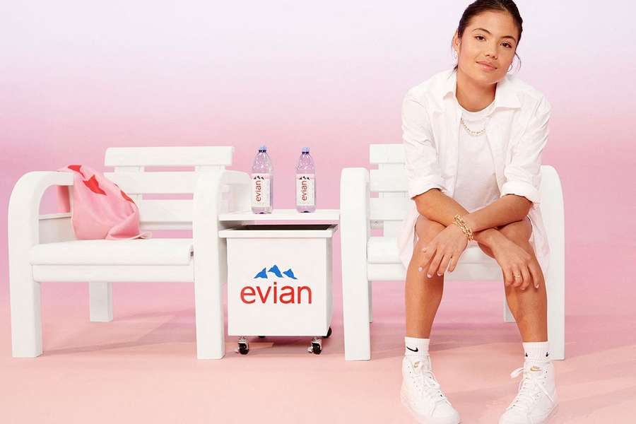 Emma Raducanu in een reclame voor Evian