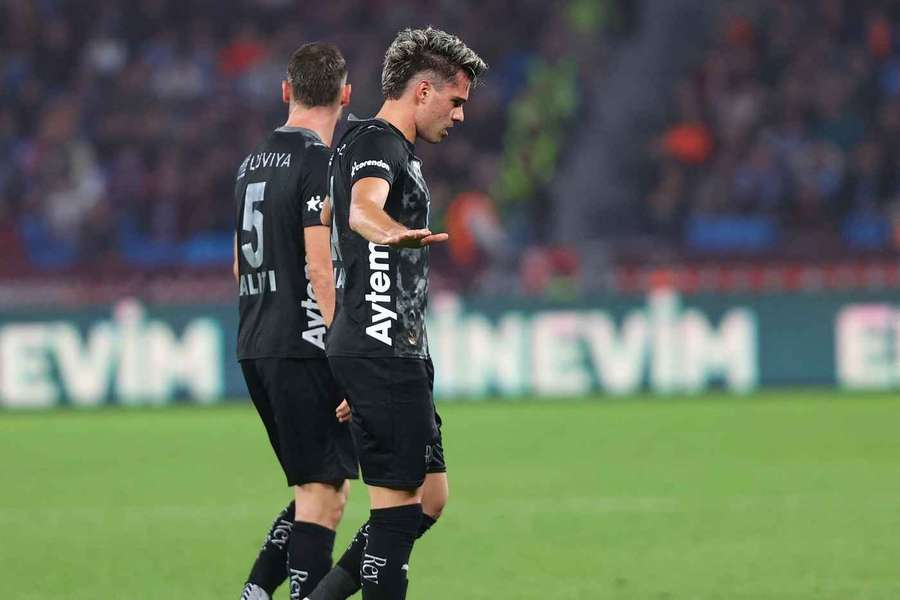 Ianis Hagi a marcat un gol superb în partida dintre Alanyaspor și Trabzonspor, încheiată cu scorul de 1-1 Ianis Hagi a marcat un gol superb în partida dintre Alanyaspor și Trabzonspor, încheiată cu scorul de 1-1