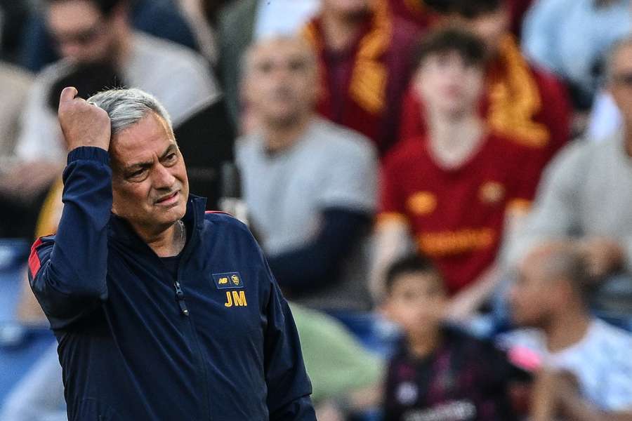 Mourinho sufre en el partido contra el Inter