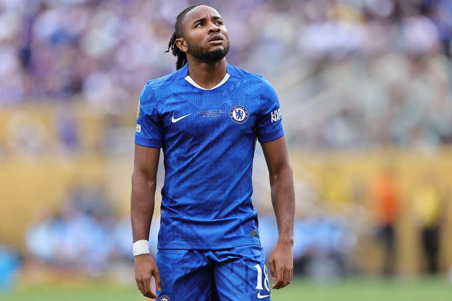 Nkunku je jednou nohou preč z Chelsea.