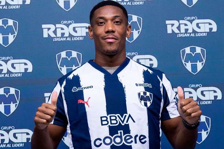 Martial assinou pelo Monterrey