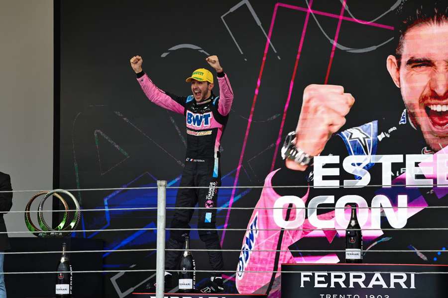 Esteban Ocon sur le podium.