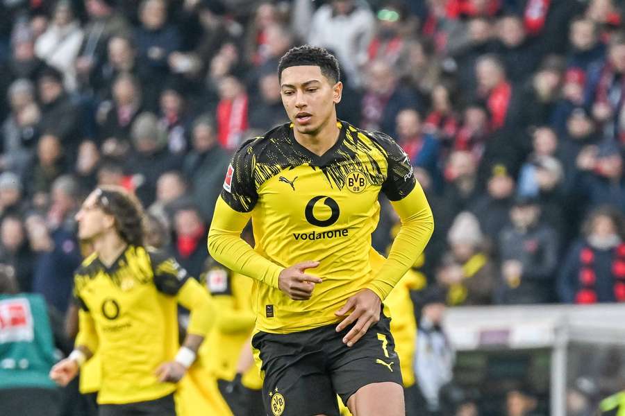 Jobe Bellingham sah gegen Freiburg glatt Rot.