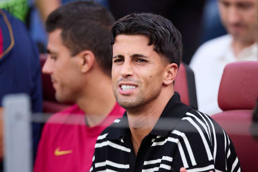 Joao Cancelo waves to fans as he finally signs for Barcelona after unveilling was canceled Joao Cancelo waves to fans as he finally signs for Barcelona after unveilling was canceled