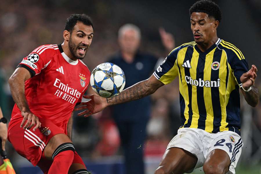Benfica e Fenerbahçe se encontram decidem vaga na fase de liga da Champions