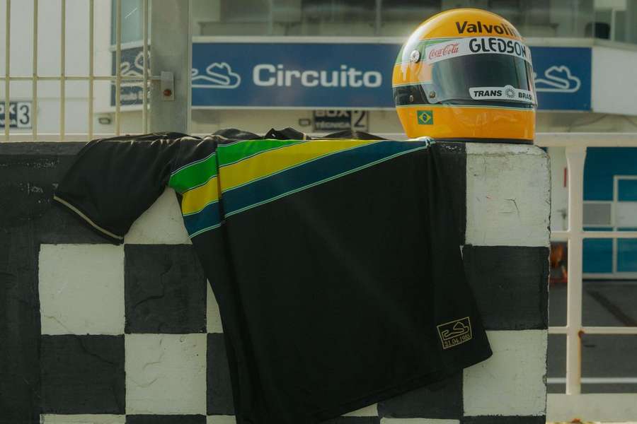 O equipamento do Estoril em homenagem a Ayrton Senna