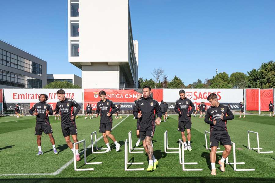 Titulares do jogo com o Ajax em trabalho diferenciado