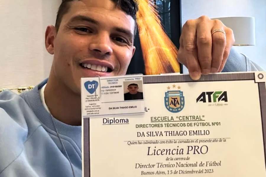 Thiago Silva e seu certificado falso Thiago Silva e seu certificado falso