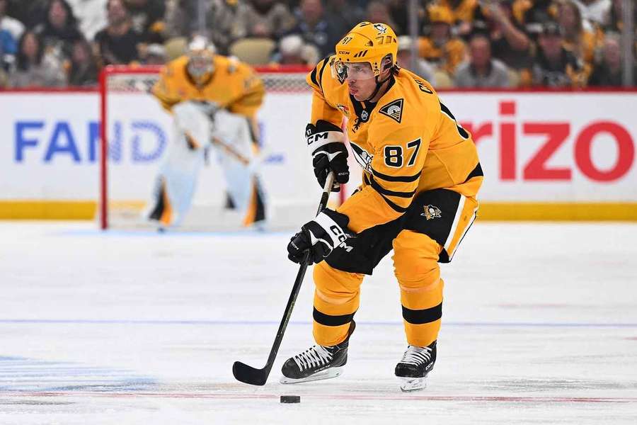 Pittsburgh Penguins Sidney Crosby handled puck during 2026 Stanley Cup Playoffs