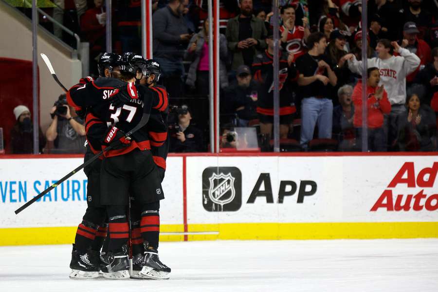 Die Hurricanes schenkten den Sens viermal ein