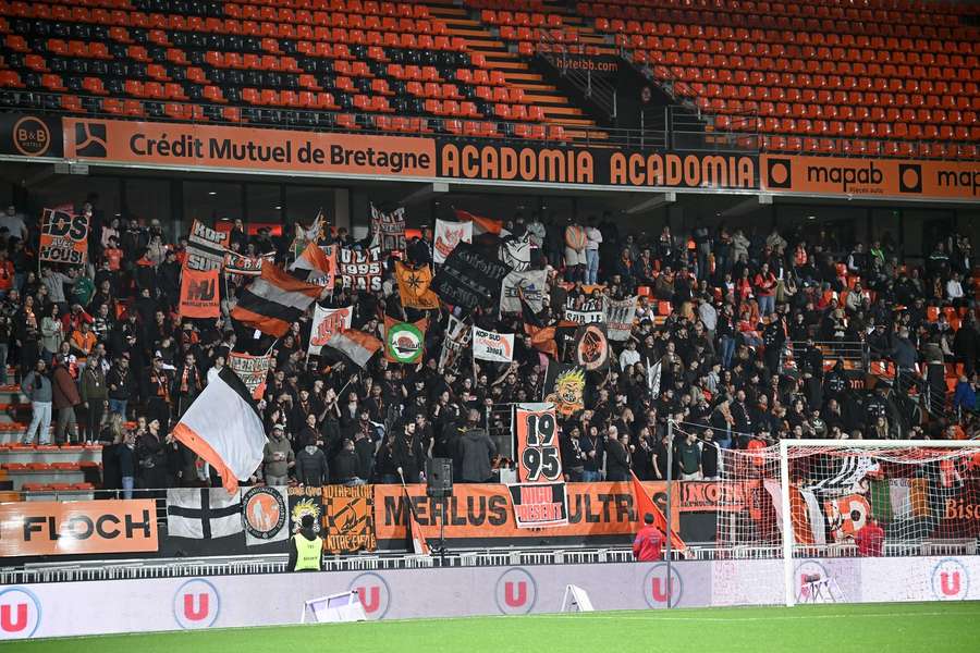 Des supporters lorientais lors du match face à Annecy le mois dernier.