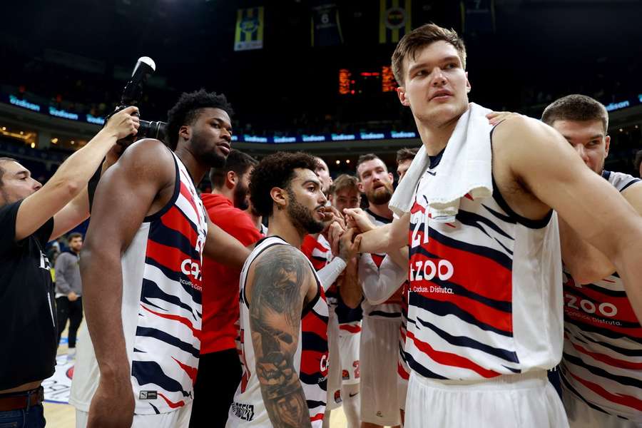 El Baskonia celebra la victoria ante el Fenerbahçe en Estambul.